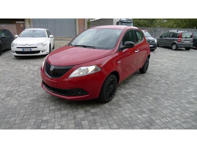 LANCIA YPSILON 1.0 FireFly 5 porte S&S Hybrid Silver