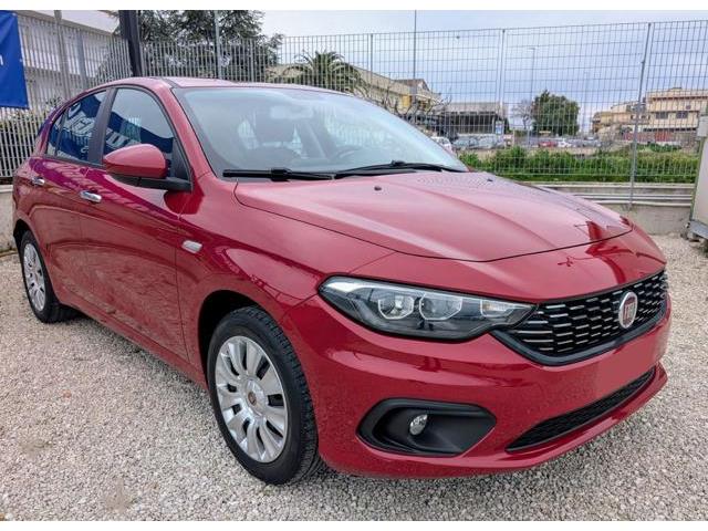 FIAT TIPO 1.4 5 porte Easy con CarPlay e Retrocamera