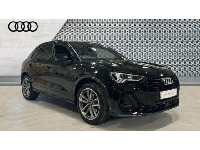 AUDI Q3 35 TDI S tronic Business Black Pack