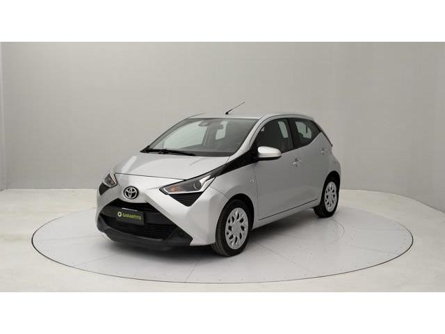 TOYOTA AYGO 1.0 x-play 72cv