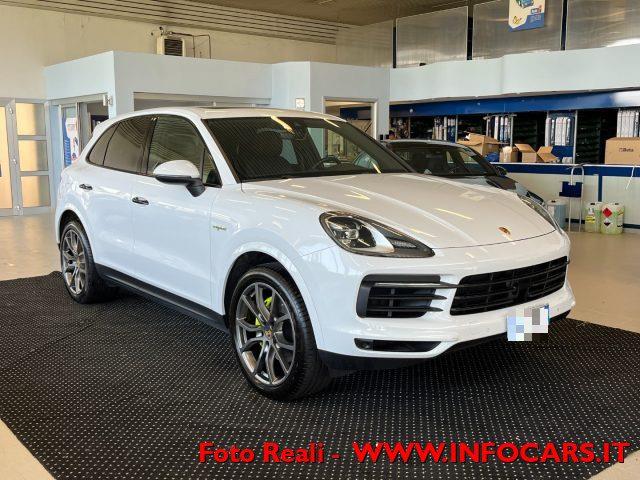 PORSCHE CAYENNE 3.0 V6 E-Hybrid PHEV Iva Esposta