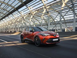 TOYOTA C-HR 2.0 Hybrid E-CVT Premiere