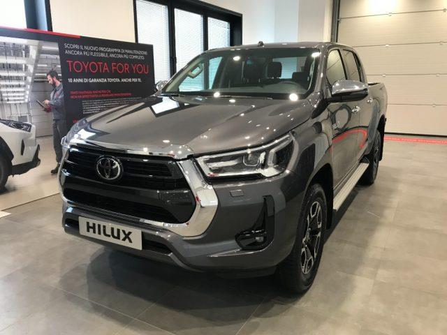 TOYOTA HILUX 2.4 D A/T 4WD 4 porte Double Cab Executive