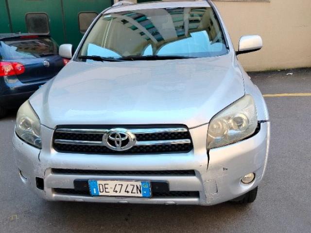 TOYOTA RAV4 2.2 D-4D 177 CV Luxury