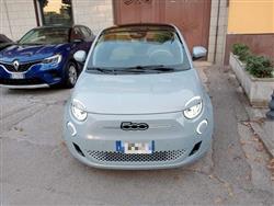 FIAT 500 ELECTRIC La Prima Berlina 42 kWh TETTO-NAVI-RETROCAMERA