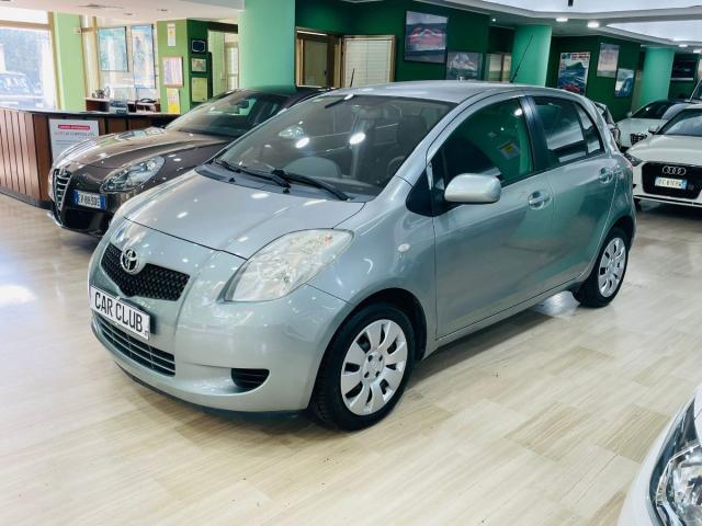 TOYOTA Yaris 1.3 5p. Sol