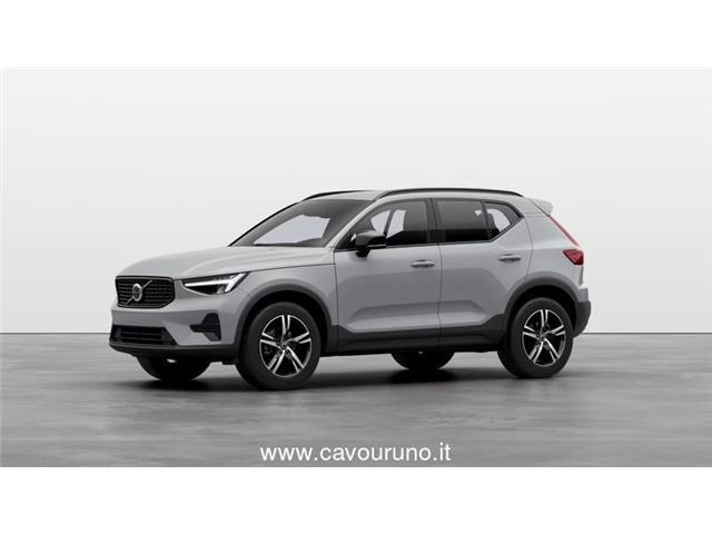 VOLVO XC40 B3 automatico Plus Dark