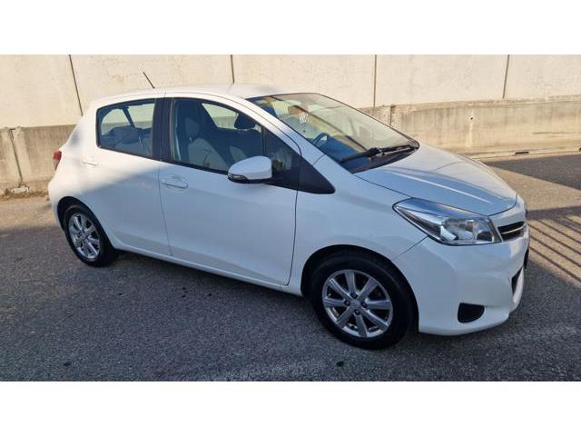 TOYOTA YARIS 1.0 5 porte Active -NEOPATENTATI -