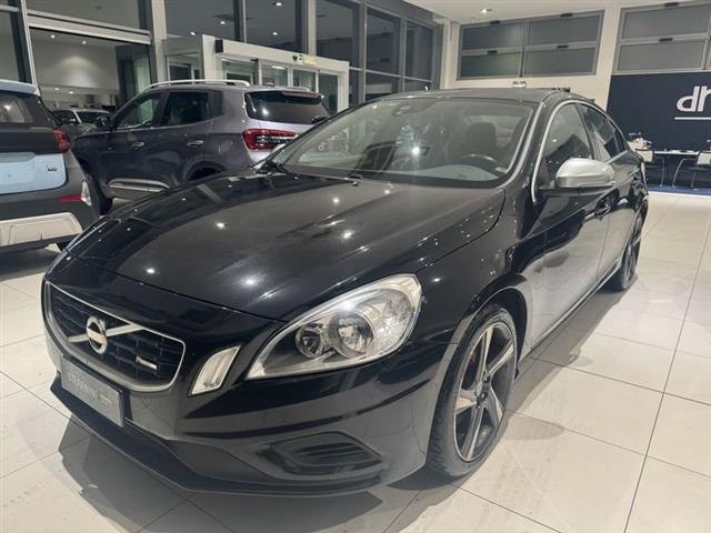 VOLVO S60 D2 R-design