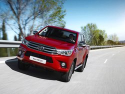 TOYOTA HILUX 2.4 D-4D 4WD 4 porte Double Cab Comfort