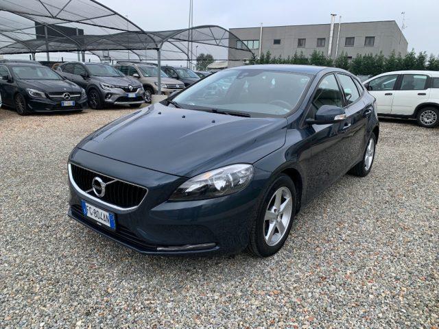 VOLVO V40 D2