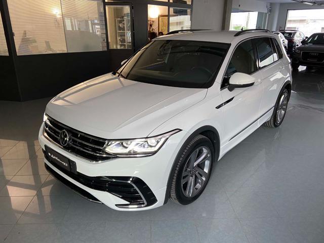 VOLKSWAGEN TIGUAN 2.0 TDI 150 CV SCR DSG R-Line LUCI AMBIENTE