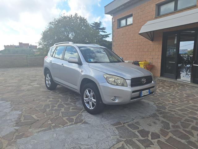 TOYOTA RAV4 2.2 D-4D 136 CV Luxury