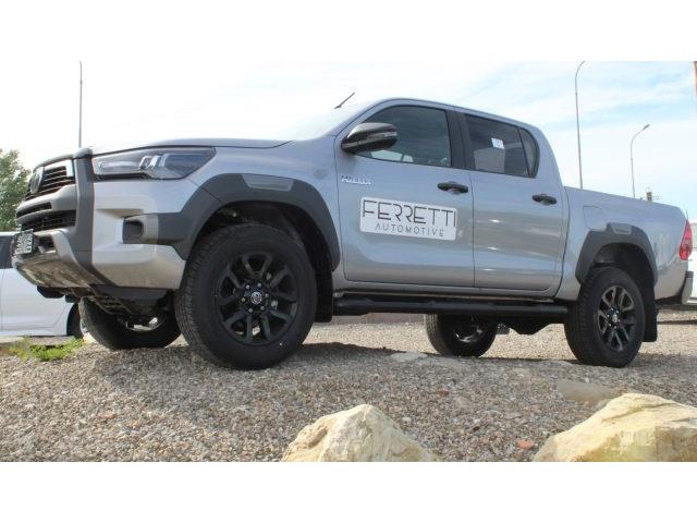 TOYOTA HILUX 2.4 D-4D A/T 4WD 4 porte Double Cab Invincible