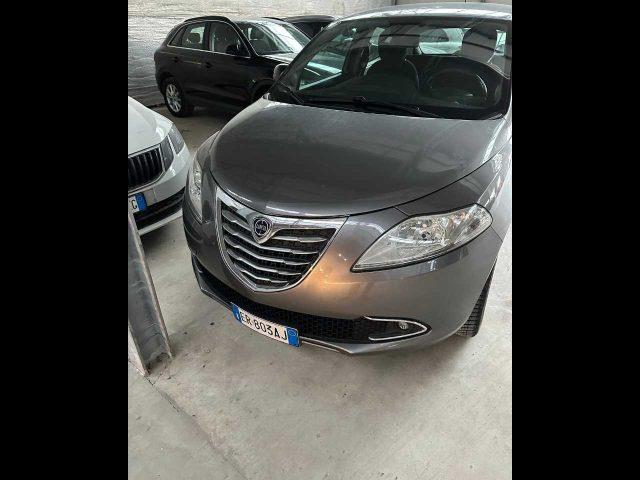 LANCIA YPSILON 0.9 TwinAir 85 CV 5 porte Metano Ecochic Silver