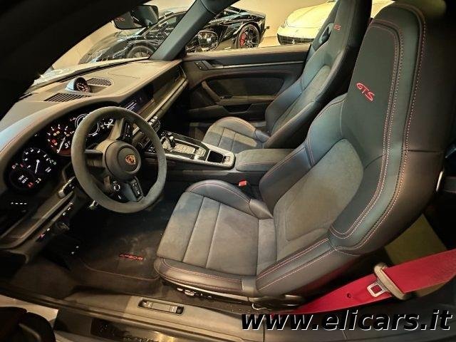 PORSCHE 911 Carrera 4 GTS