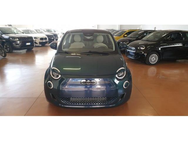 FIAT 500 ELECTRIC La Prima 3+1 23,65 kWh