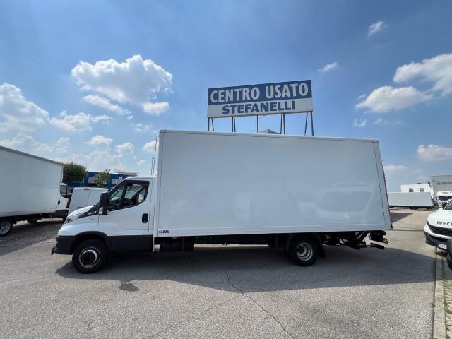 IVECO DAILY 70C18HA8/P BOX + SPONDA Daily 35S16HDV CRV 3.0 HPT PM-TM-DC 5p. Furgone