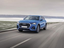 AUDI Q3 45 TFSI e S tronic Identity Black