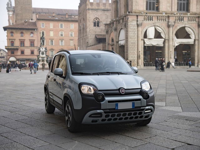 FIAT PANDA 1.0 FireFly S&S Hybrid cross Launch Edition da?119